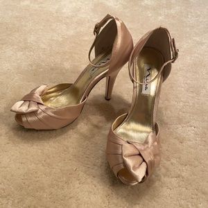 Nina New York Gold Bow Stilettos